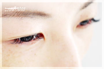 40代のマツエク 抜け感 と 透け感 がキーワードです アントス 埼玉県 大宮 のまつげエクステ まつげパーマ 眉毛専門店 高品質 心のこもったおもてなしと快適な空間でくつろげるサロン